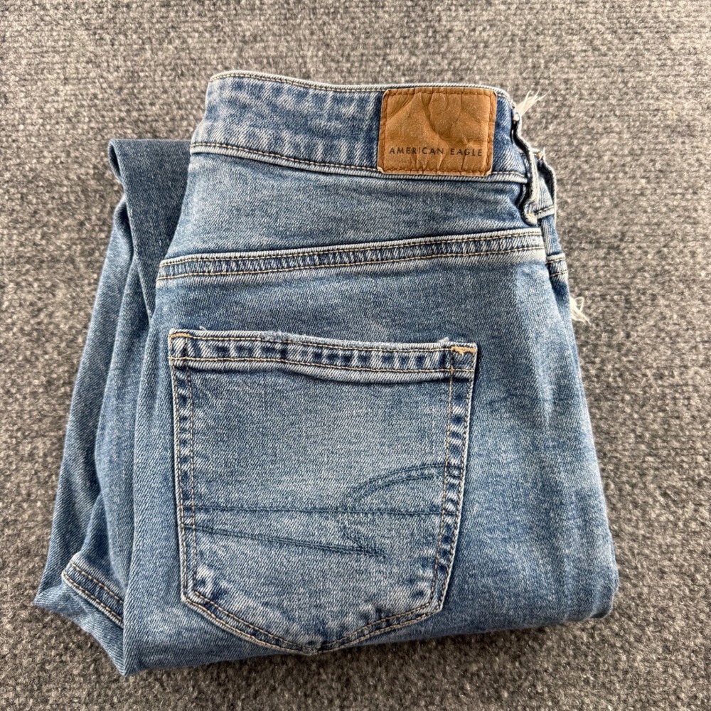 American Eagle Strigid High Waisted Distressed Mom Jeans Light Wash Blue Size 4S